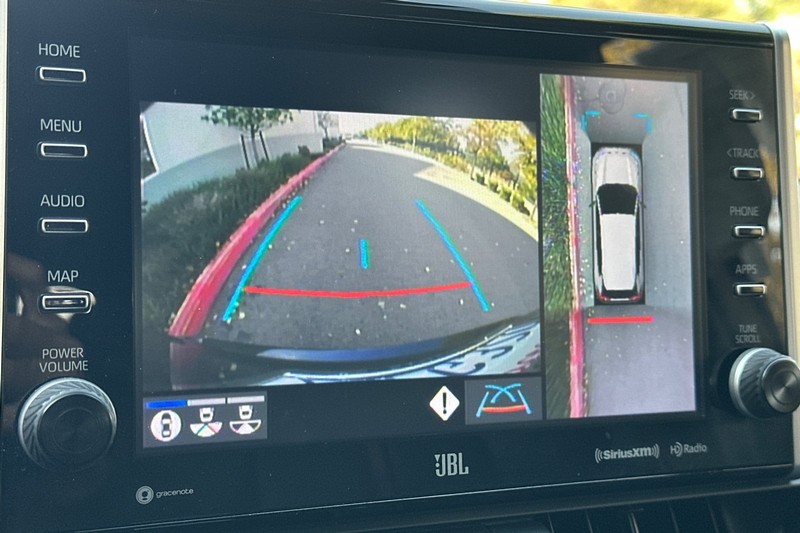 Toyota RAV4 Prime Vehicle Full-screen Gallery Image 27