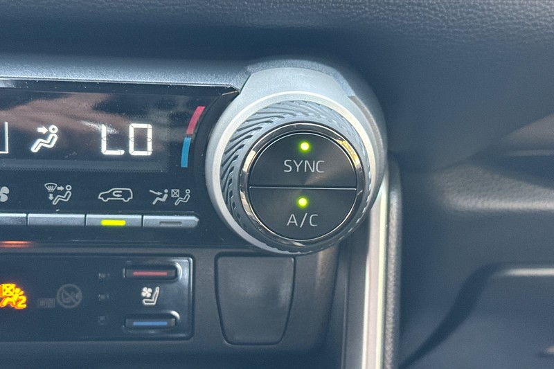 Toyota RAV4 Prime Vehicle Full-screen Gallery Image 30