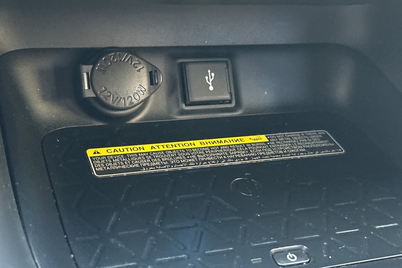 Toyota RAV4 Prime Vehicle Full-screen Gallery Image 31