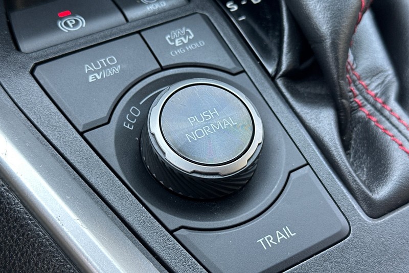 Toyota RAV4 Prime Vehicle Full-screen Gallery Image 32