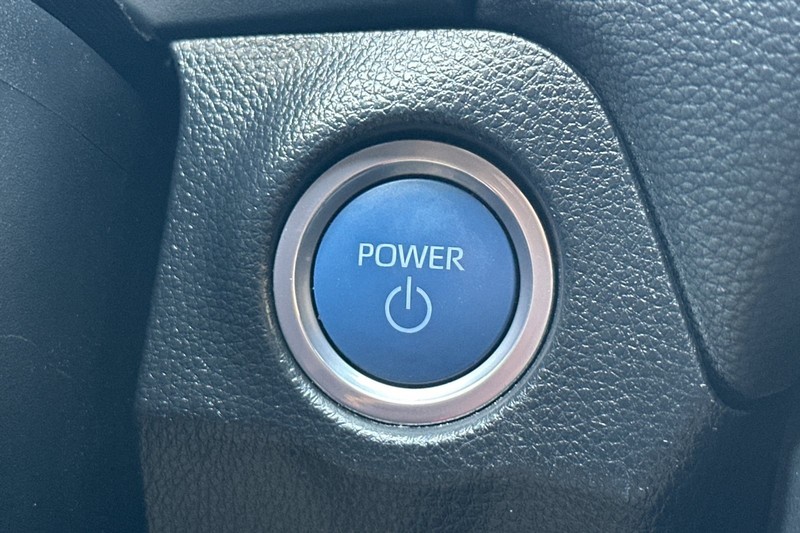 Toyota RAV4 Prime Vehicle Full-screen Gallery Image 35