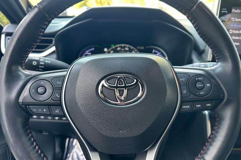 Toyota RAV4 Prime Vehicle Full-screen Gallery Image 36