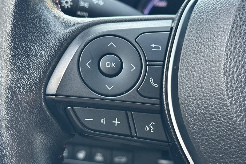 Toyota RAV4 Prime Vehicle Full-screen Gallery Image 37