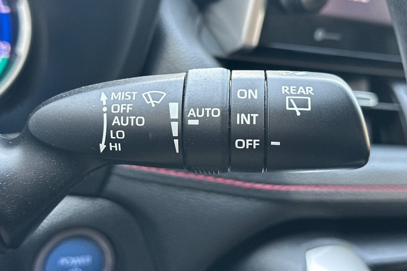 Toyota RAV4 Prime Vehicle Full-screen Gallery Image 40