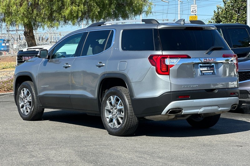 GMC Acadia Vehicle Full-screen Gallery Image 06