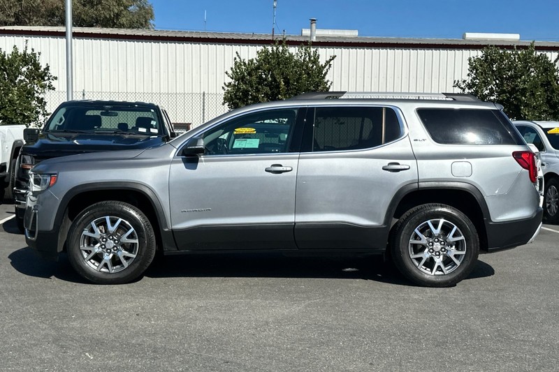 GMC Acadia Vehicle Full-screen Gallery Image 07