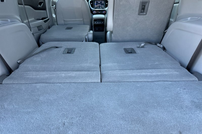 GMC Acadia Vehicle Full-screen Gallery Image 17