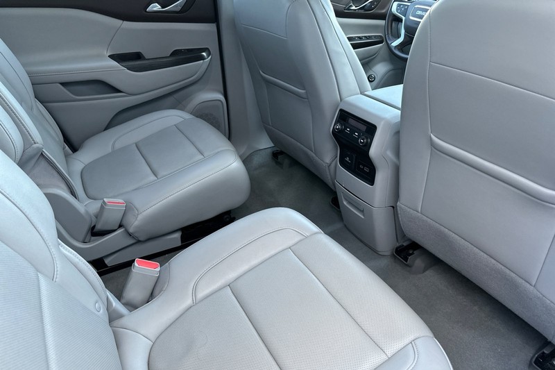 GMC Acadia Vehicle Full-screen Gallery Image 19