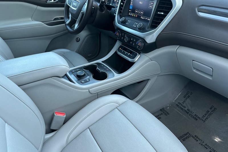 GMC Acadia Vehicle Full-screen Gallery Image 20