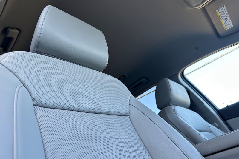 GMC Acadia Vehicle Full-screen Gallery Image 21