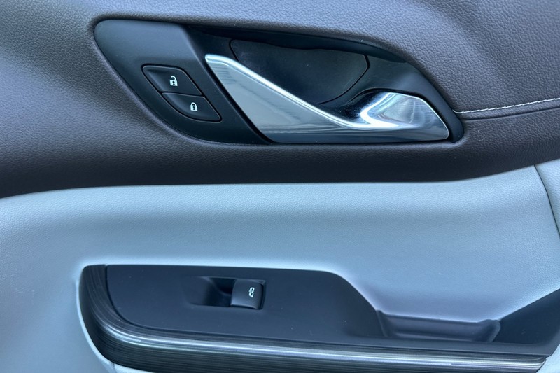 GMC Acadia Vehicle Full-screen Gallery Image 22