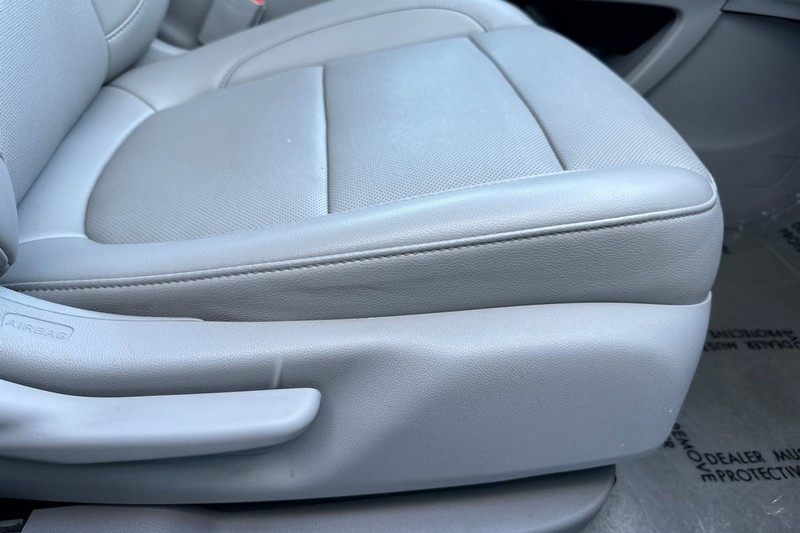 GMC Acadia Vehicle Full-screen Gallery Image 24