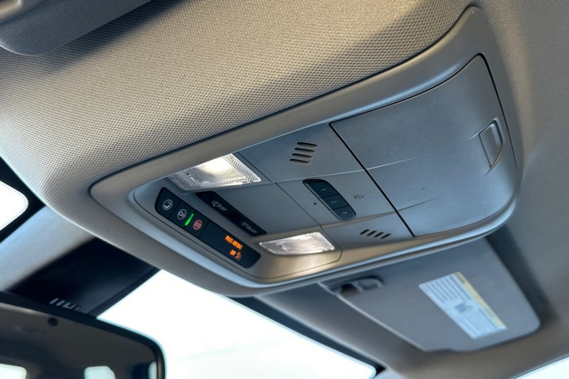 GMC Acadia Vehicle Full-screen Gallery Image 25