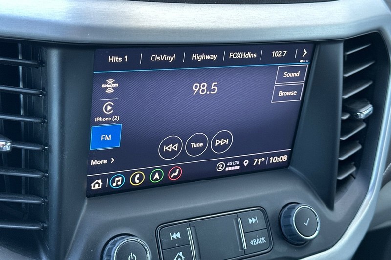 GMC Acadia Vehicle Full-screen Gallery Image 27