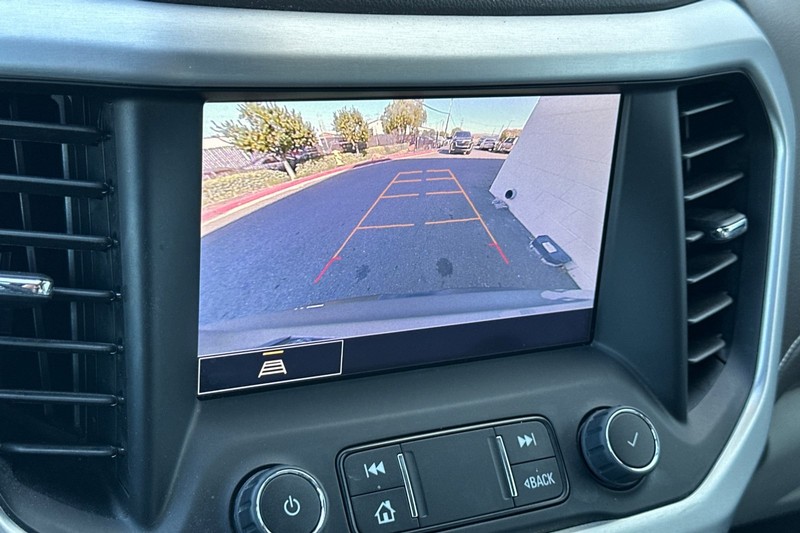 GMC Acadia Vehicle Full-screen Gallery Image 28