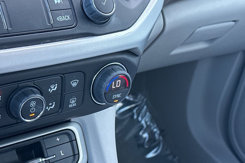 GMC Acadia Vehicle Full-screen Gallery Image 31