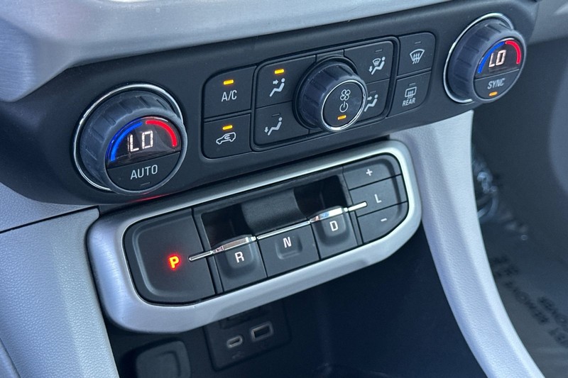 GMC Acadia Vehicle Full-screen Gallery Image 35