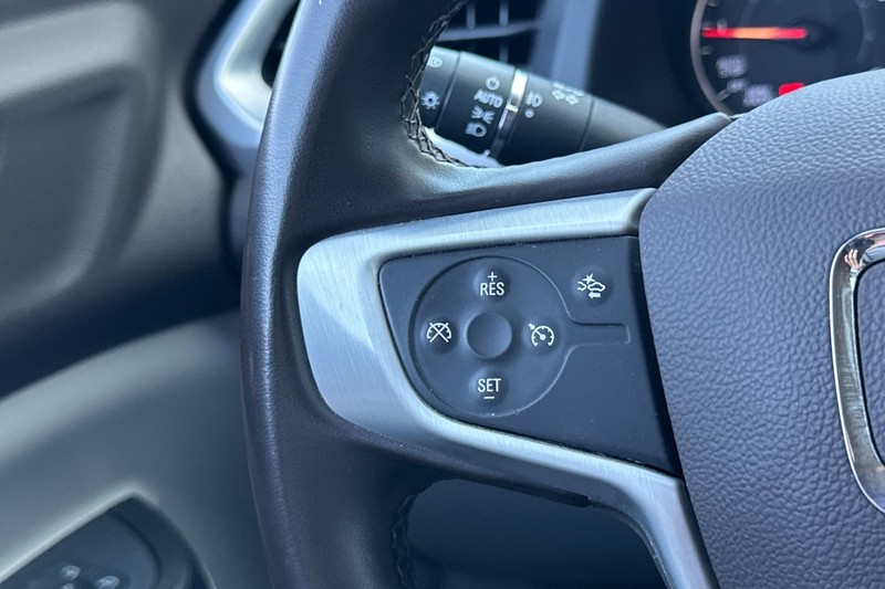 GMC Acadia Vehicle Full-screen Gallery Image 38