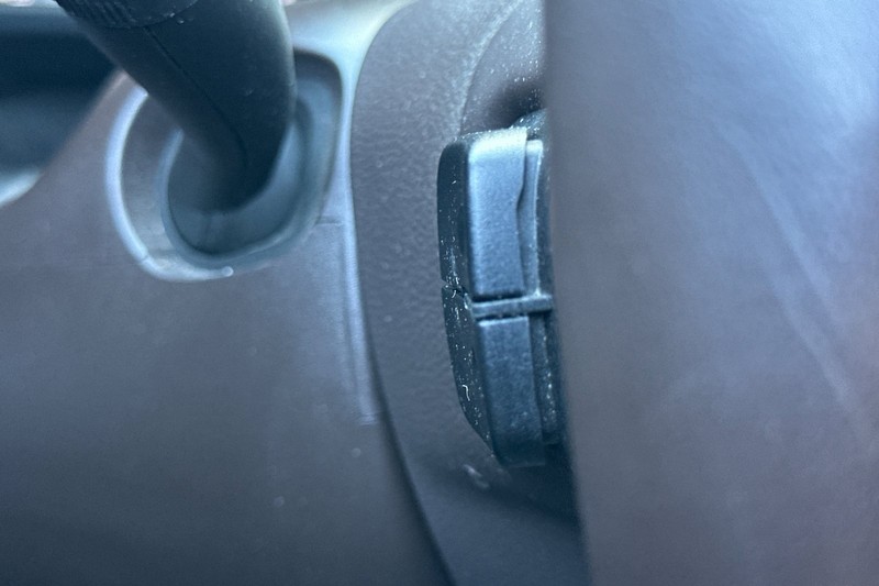 GMC Acadia Vehicle Full-screen Gallery Image 39