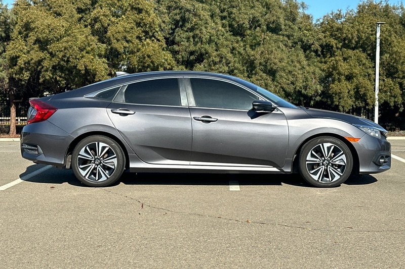 Honda Civic Sedan Vehicle Full-screen Gallery Image 03