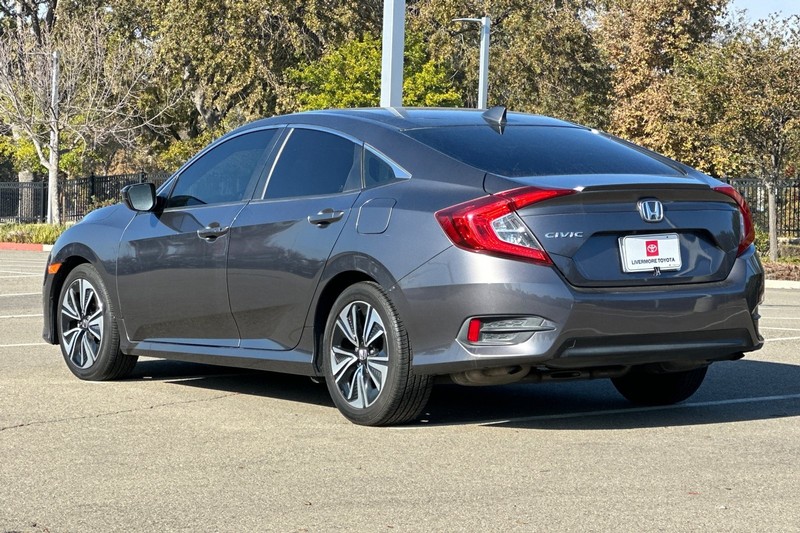 Honda Civic Sedan Vehicle Full-screen Gallery Image 06