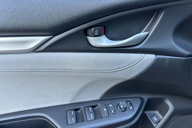 Honda Civic Sedan Vehicle Full-screen Gallery Image 11