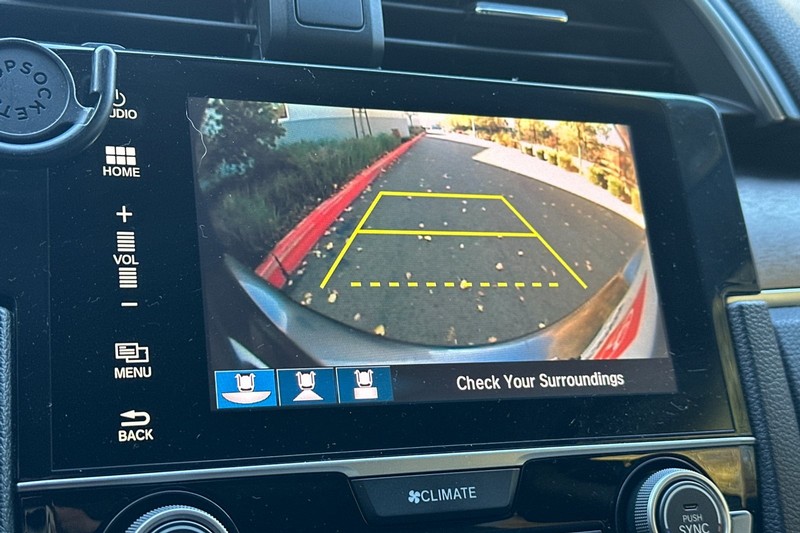 Honda Civic Sedan Vehicle Full-screen Gallery Image 26