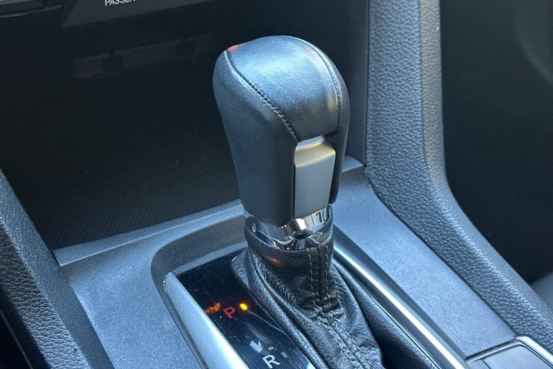 Honda Civic Sedan Vehicle Full-screen Gallery Image 32