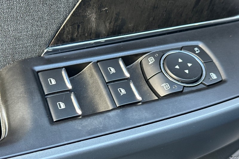 Ford F-150 Vehicle Full-screen Gallery Image 12