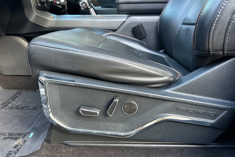 Ford F-150 Vehicle Full-screen Gallery Image 13