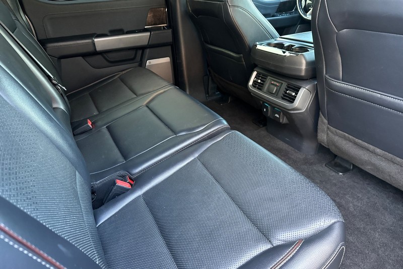 Ford F-150 Vehicle Full-screen Gallery Image 17