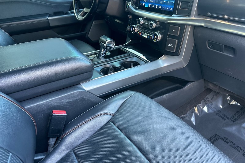 Ford F-150 Vehicle Full-screen Gallery Image 18