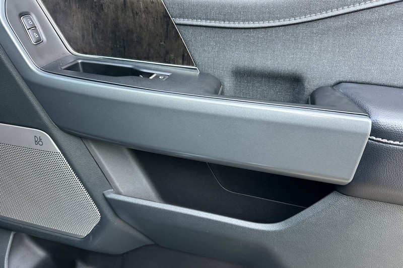 Ford F-150 Vehicle Full-screen Gallery Image 20