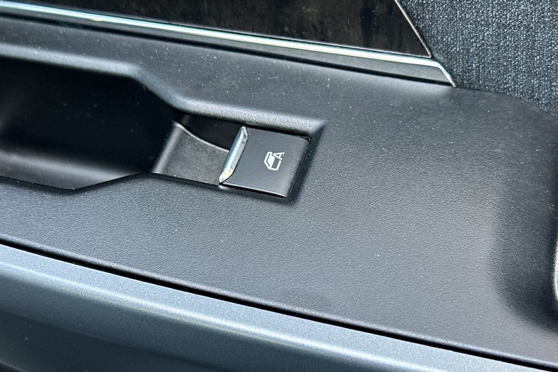 Ford F-150 Vehicle Full-screen Gallery Image 21