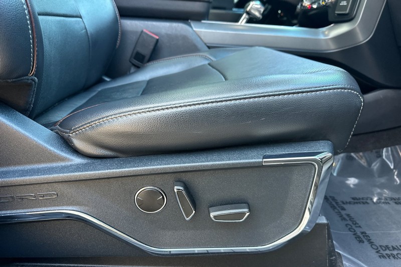 Ford F-150 Vehicle Full-screen Gallery Image 22