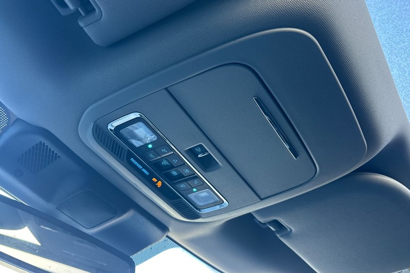 Ford F-150 Vehicle Full-screen Gallery Image 23