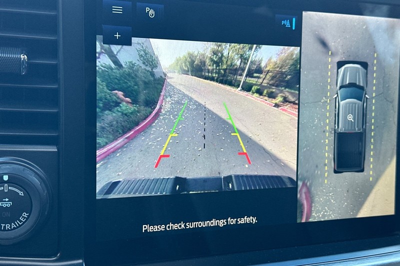 Ford F-150 Vehicle Full-screen Gallery Image 26