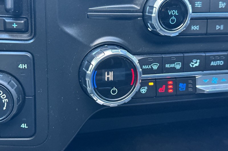 Ford F-150 Vehicle Full-screen Gallery Image 28