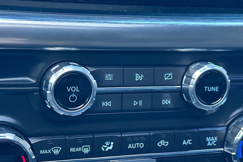 Ford F-150 Vehicle Full-screen Gallery Image 30