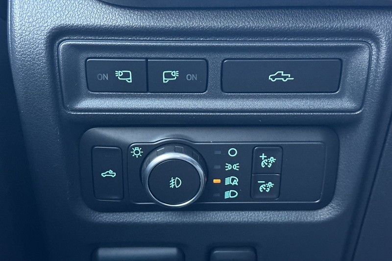 Ford F-150 Vehicle Full-screen Gallery Image 41