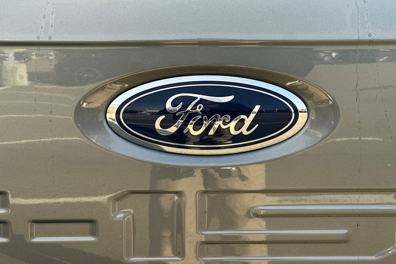 Ford F-150 Vehicle Full-screen Gallery Image 50