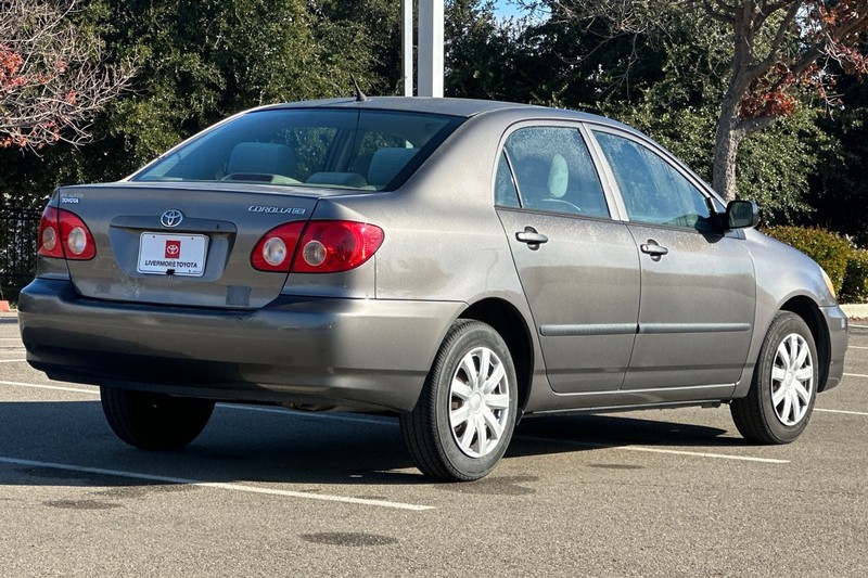Toyota Corolla Vehicle Full-screen Gallery Image 04