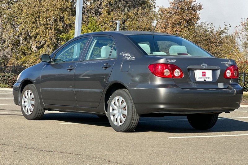 Toyota Corolla Vehicle Full-screen Gallery Image 06