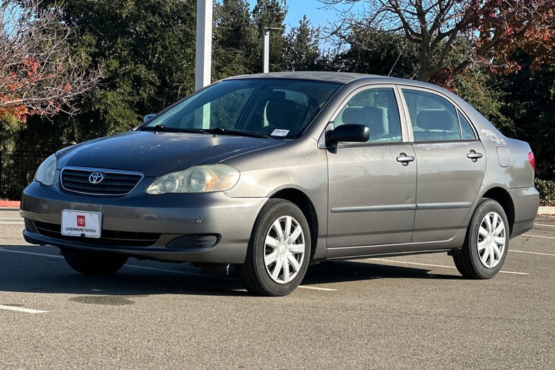 Toyota Corolla Vehicle Full-screen Gallery Image 08
