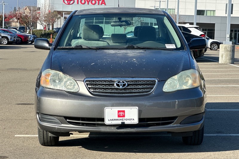 Toyota Corolla Vehicle Full-screen Gallery Image 09
