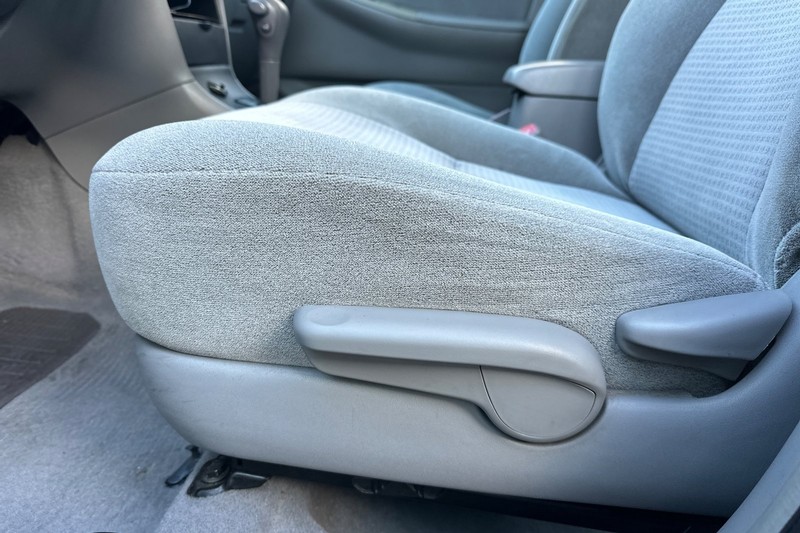 Toyota Corolla Vehicle Full-screen Gallery Image 13