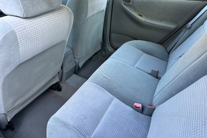 Toyota Corolla Vehicle Full-screen Gallery Image 14