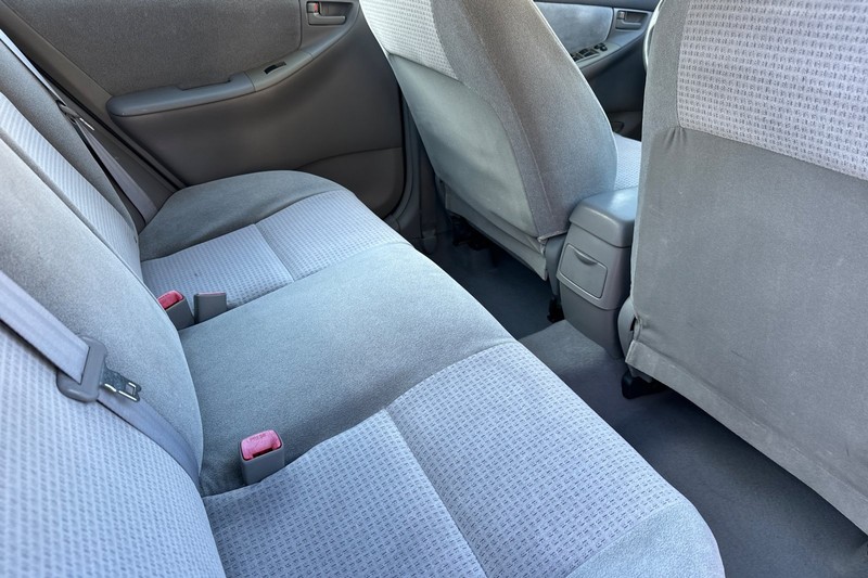 Toyota Corolla Vehicle Full-screen Gallery Image 17