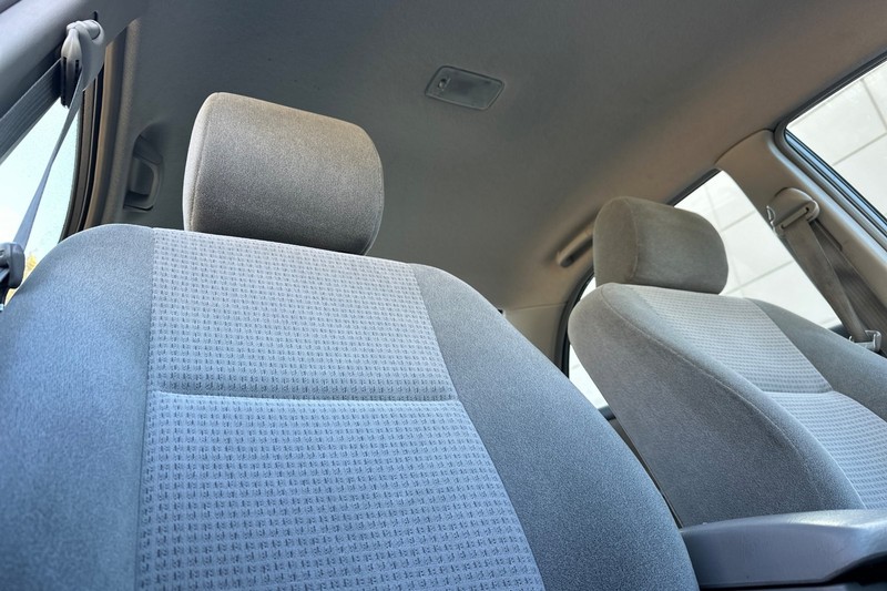 Toyota Corolla Vehicle Full-screen Gallery Image 19
