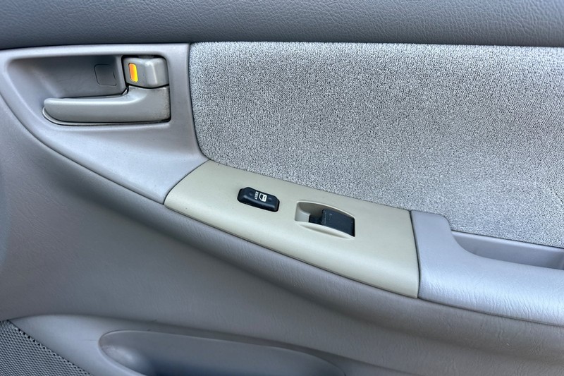 Toyota Corolla Vehicle Full-screen Gallery Image 20